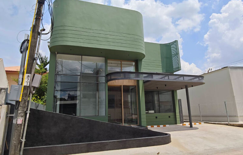 Animal Hospital Bangkok - Ratchada, Thailand by BT LINE Construction